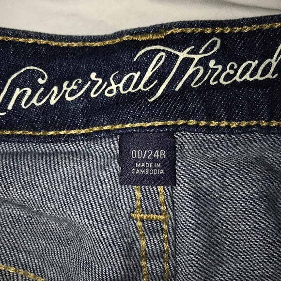 universal thread shorts - Picture 3 of 4